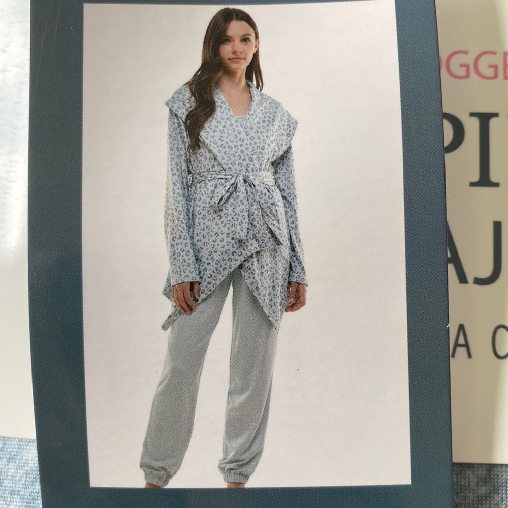 Jaclyn Intimates blue 2 piece pajama set and leopard print robe. Size XXL. NWT.